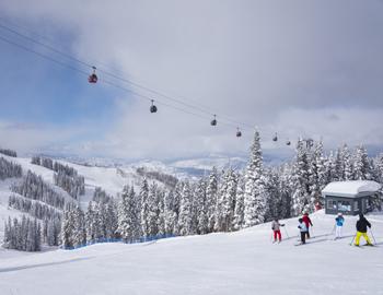 The Perfect Winter Vacation in Aspen Frias reservations manager Mike Duffy on the slopes