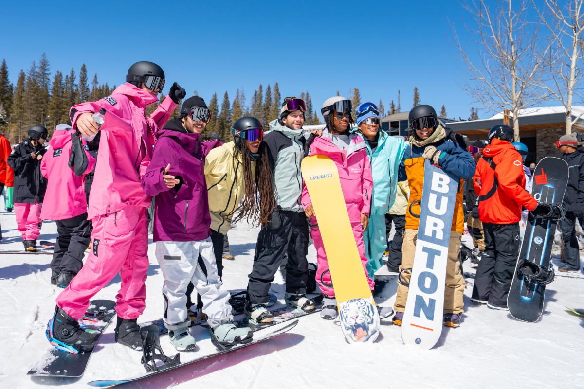 Group ski in Aspen Snowmass Group ski in Aspen Snowmass